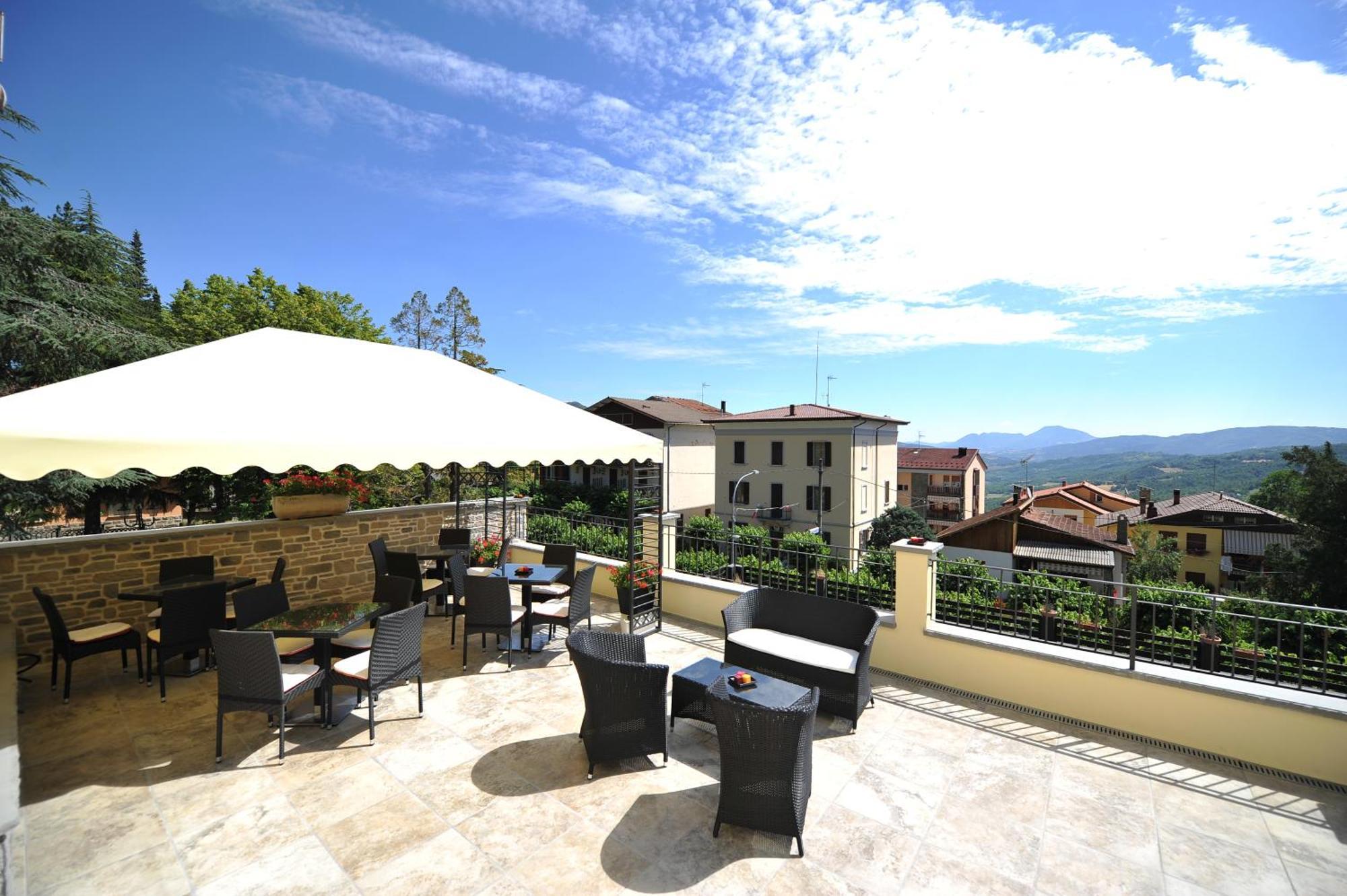 Hotel Montepizzo Lizzano In Belvedere Buitenkant foto