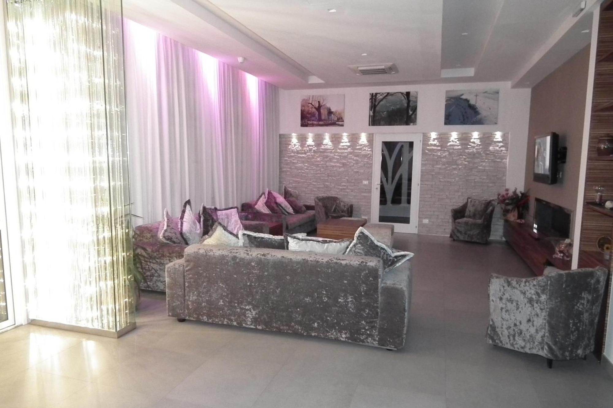 Hotel Montepizzo Lizzano In Belvedere Buitenkant foto