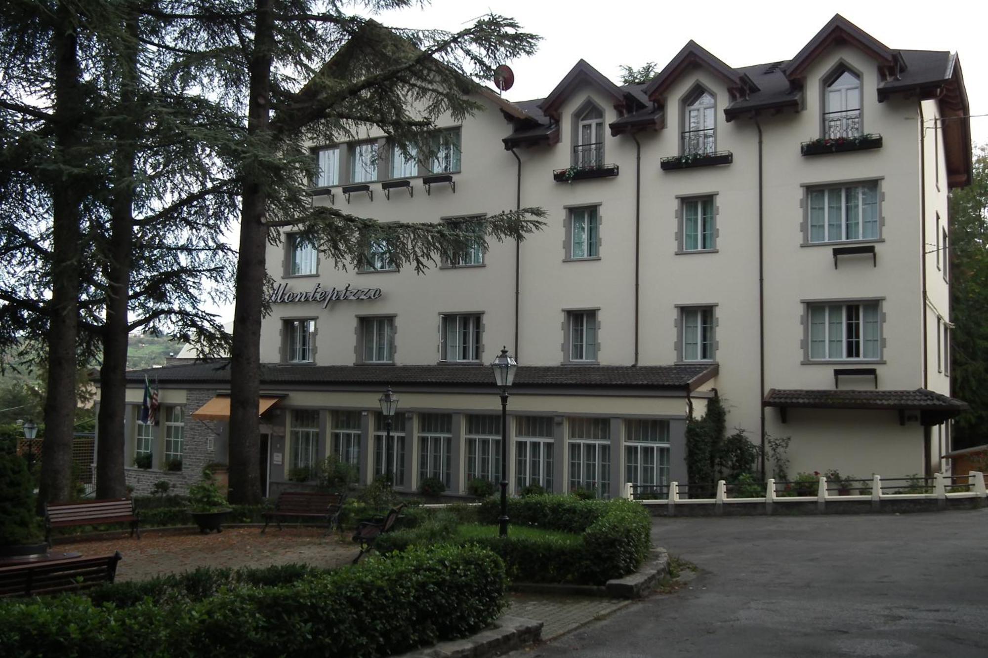Hotel Montepizzo Lizzano In Belvedere Buitenkant foto